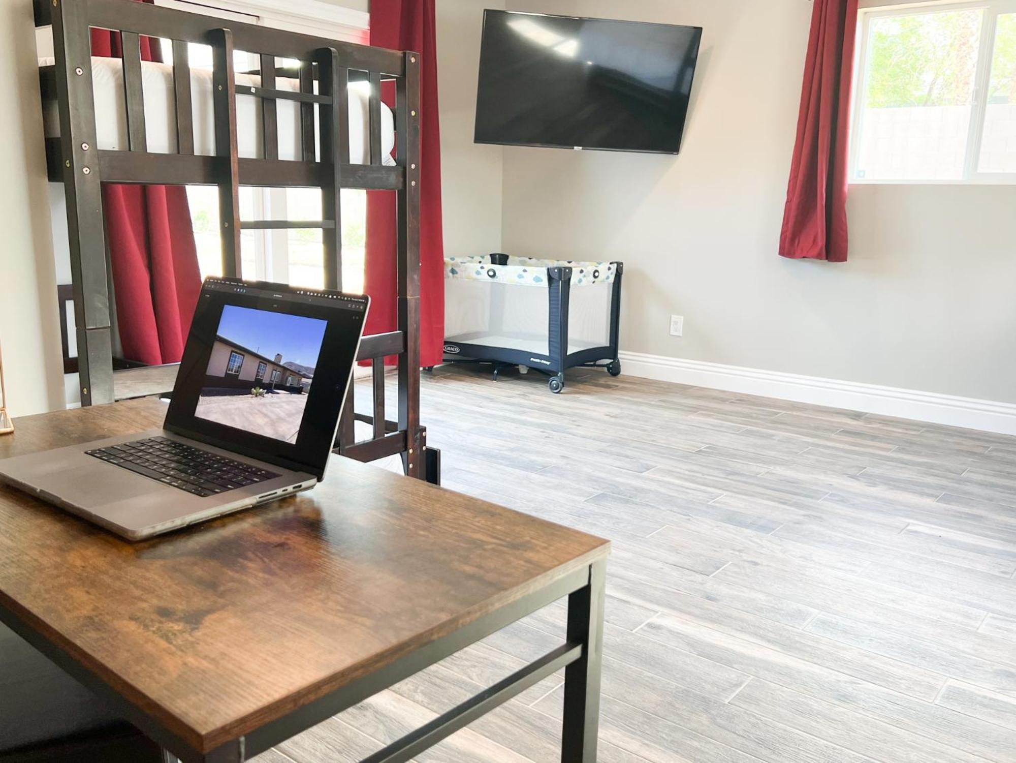 Lux Private Home - Pool, Billiards, 8 Smart Tvs, Board Games, Cotton Bedding - The Stone Sanctuary At Mccullough Hills Trailhead Las Vegas Exterior photo
