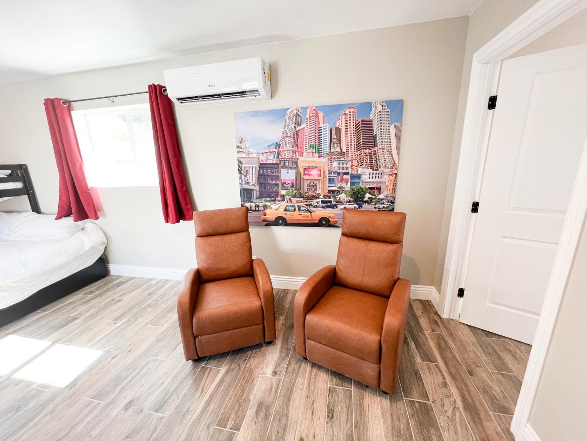 Lux Private Home - Pool, Billiards, 8 Smart Tvs, Board Games, Cotton Bedding - The Stone Sanctuary At Mccullough Hills Trailhead Las Vegas Exterior photo