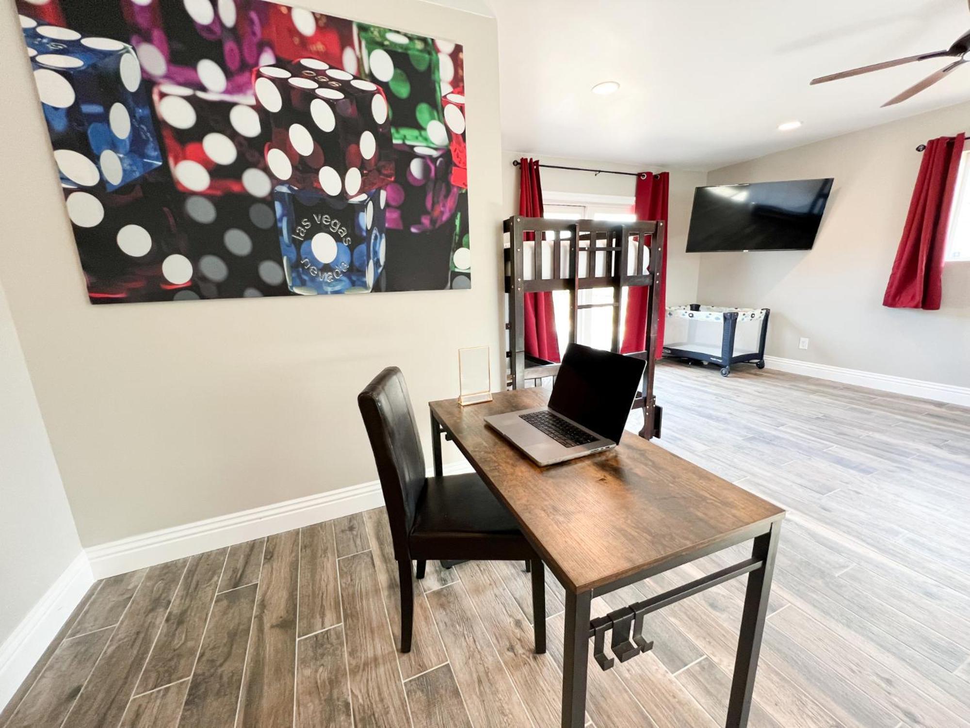 Lux Private Home - Pool, Billiards, 8 Smart Tvs, Board Games, Cotton Bedding - The Stone Sanctuary At Mccullough Hills Trailhead Las Vegas Exterior photo