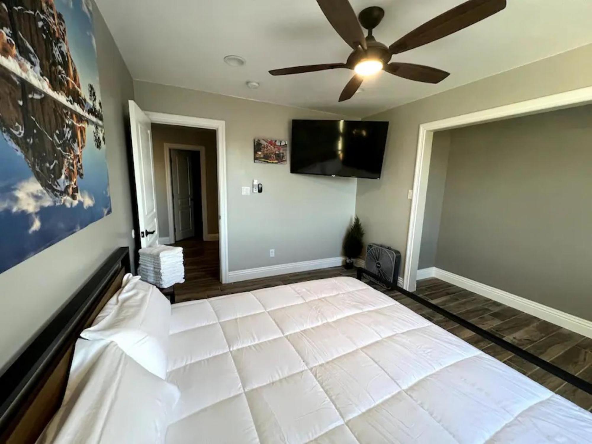 Lux Private Home - Pool, Billiards, 8 Smart Tvs, Board Games, Cotton Bedding - The Stone Sanctuary At Mccullough Hills Trailhead Las Vegas Exterior photo