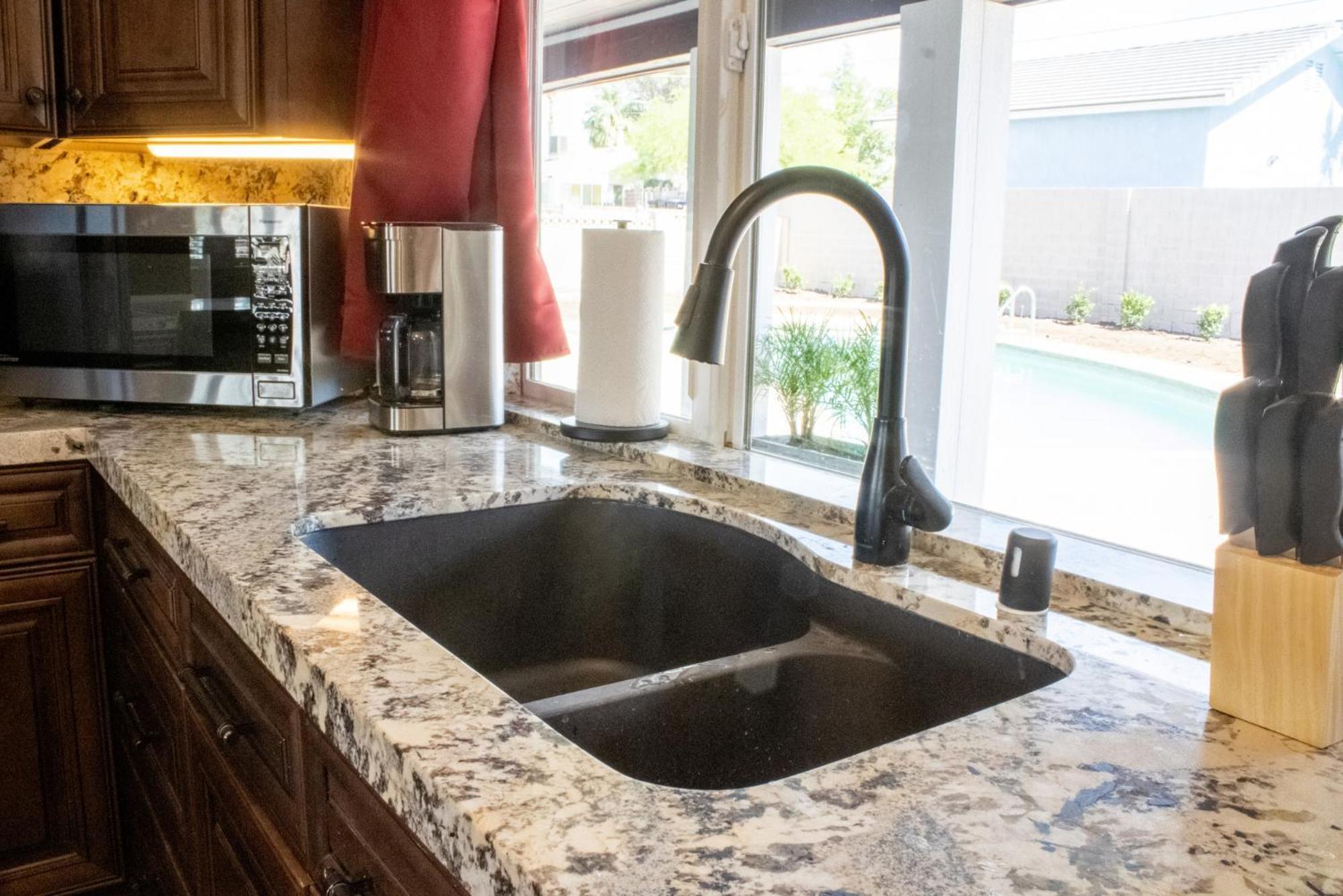 Lux Private Home - Pool, Billiards, 8 Smart Tvs, Board Games, Cotton Bedding - The Stone Sanctuary At Mccullough Hills Trailhead Las Vegas Exterior photo